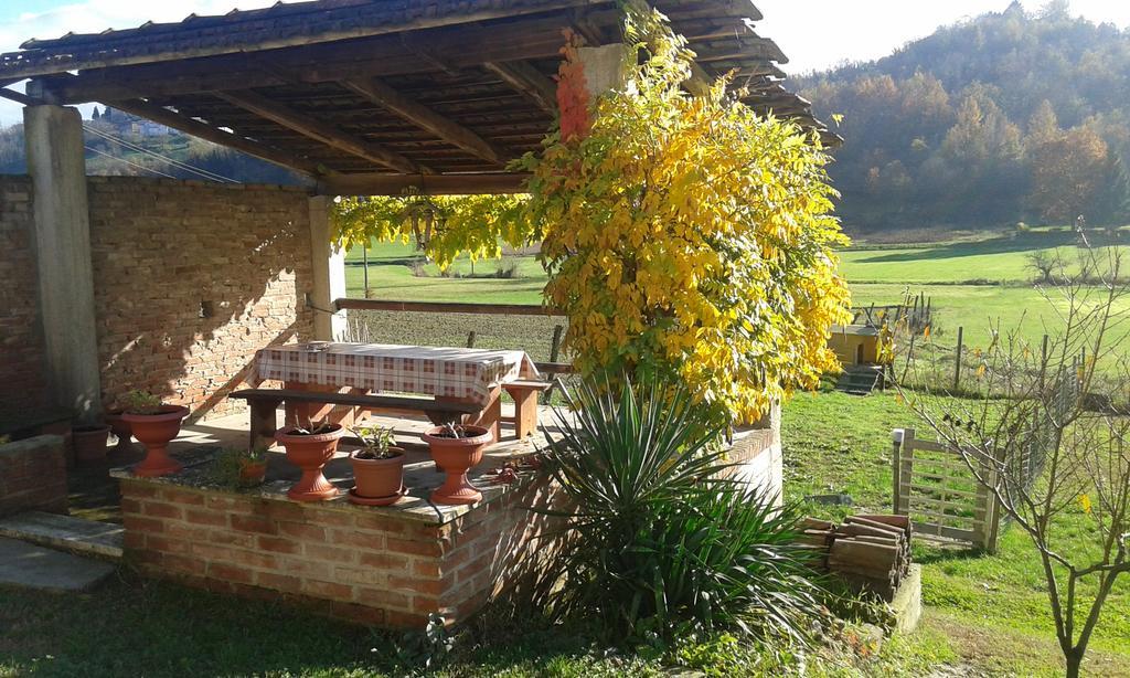 B&B La Coccarda CastellʼAlfero Esterno foto